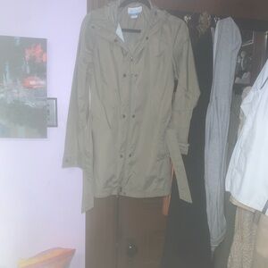 Elegant Women's Beige Trench Coat